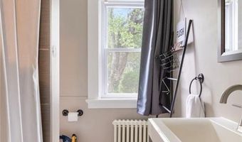 1315 New London Ave, Cranston, RI 02920
