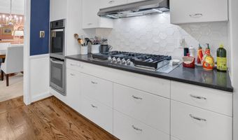 5973 SEARL Ter, Bethesda, MD 20816