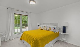 915 Timber Glen Ln, Ballwin, MO 63021