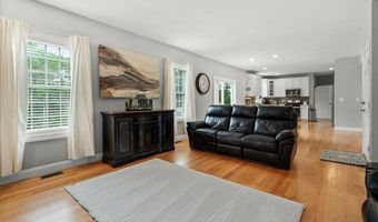 21 Huntington Ridge Rd, Bedford, NH 03110