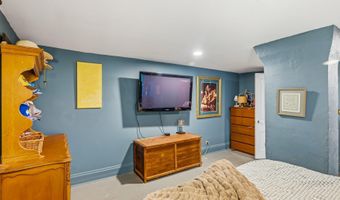 527 E High St, Ashley, OH 43003