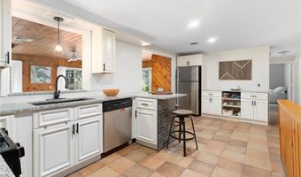 37 Charles St, Barrington, RI 02806