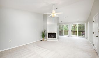 3949 Waldenwood Dr, Ann Arbor, MI 48105