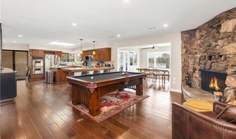 735 Del Valle Dr, Fallbrook, CA 92028