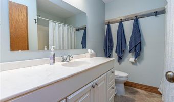 102 Ross Gdn NW, Alexandria, MN 56308