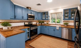 96 Comly Rd, Bayonne, NJ 07035