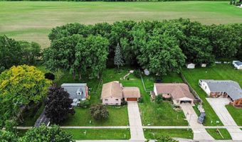 302 Westwinds Dr, Almont, MI 48003