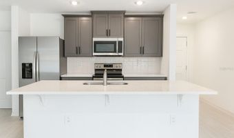 274 THOMPSON VILLAGE Ave, Apopka, FL 32703