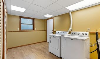 7454 Upper 24th St N, Oakdale, MN 55128