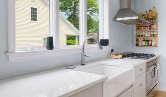 211 Oak St, Bath, ME 04530