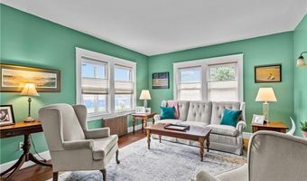 129 Bliss Mine Rd, Newport, RI 02840