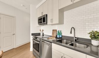2550 17TH St NW 317, Washington, DC 20009