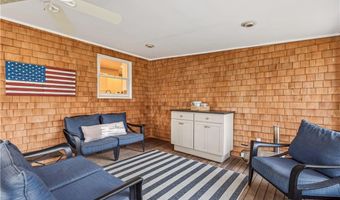 101 County Rd, Barrington, RI 02806