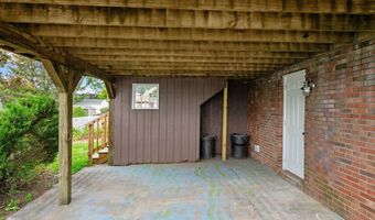 7 Hemlock Ln, Albany, NY 12208