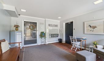 10 GREEN BAY Ct 205, Appleton, WI 54911