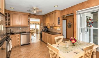 4 Victoria Dr, Amityville, NY 11701