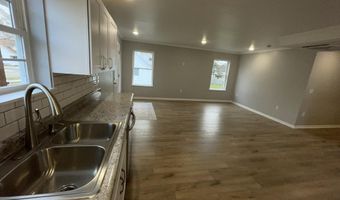913 Pine Ave, Alma, MI 48801