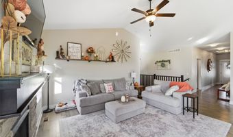 1404 S 10th St, Adel, IA 50003