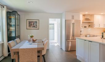 32 Pleasant Hill Rd, Falmouth, ME 04105