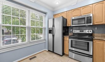 6645 MEDINAH Ln, Alexandria, VA 22312