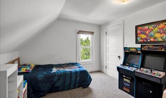 16 Isham St, Burlington, VT 05401