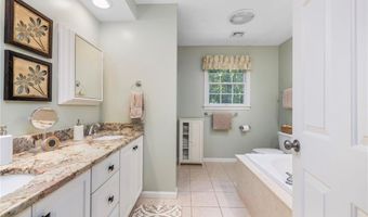 11 Prides Crossing Ln, North Kingstown, RI 02874