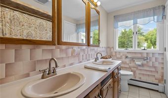 15 Womantam Ln, Cumberland, RI 02864