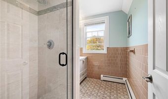 64 Juniper Trl, Narragansett, RI 02882