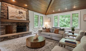3867 Hawk Crest Rd, Ann Arbor, MI 48103