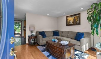 72 Winifred Ave, Warwick, RI 02889