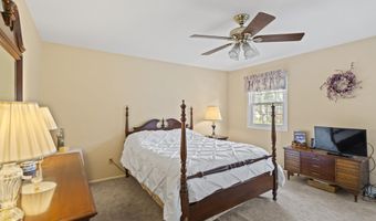 11 Westchester Dr, Albany, NY 12205