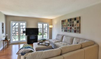 917 Claytonbrook Dr 4, Ballwin, MO 63011