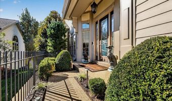 295 Meadowbrook Country Club Est, Ballwin, MO 63011