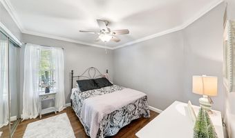 302 Fox Hollow Woods Dr, Ballwin, MO 63021