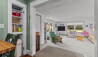 129 Bliss Mine Rd, Newport, RI 02840