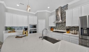 7322 PARADISO Dr, Apollo Beach, FL 33572
