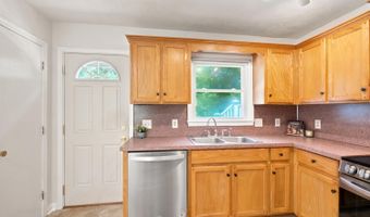 787 Woodlawn Trl, Appomattox, VA 24522