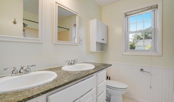 706 N CLEVELAND St, Arlington, VA 22201