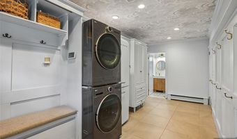 26 Bradrick Ln, Allendale, NJ 07401