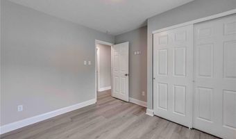 417 Elm Crossing Ct, Ballwin, MO 63021