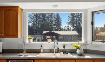 228 Lake Hills Ct, Bigfork, MT 59911