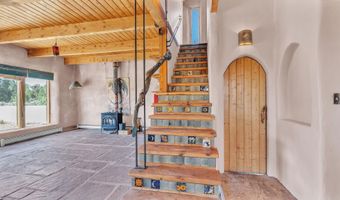 77 North Rd, Carson, NM 87517