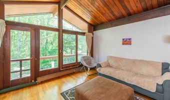 40 Brighton Rd, Andover, NJ 07821