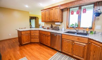 1702 Northview Ln, Aberdeen, SD 57401