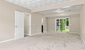 17 Ostend St, Johnston, RI 02919