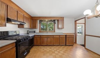 34 Crescent Dr, Akron, NY 14001
