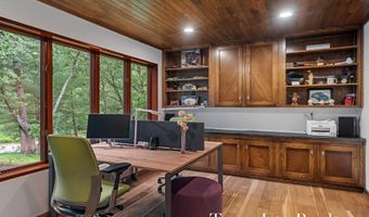 410 Greentree Ln NE, Ada, MI 49301