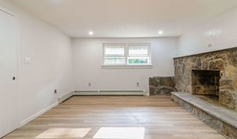 8 Laurel Dr, Brookfield, CT 06804