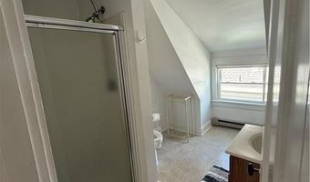 28 Calvert St 3, Newport, RI 02840