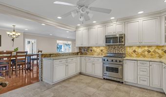 64 Harbor Inn Rd, Bayville, NJ 08721